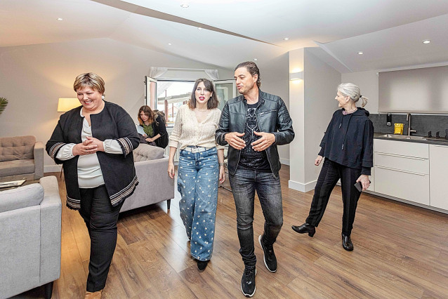 La conselleira de Economía e Industria, María Jesús Lorenzana, en su visita al hotel Harpazul.