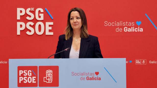 La secretaria de Organización del PSdeG, Lara Méndez, en rueda de prensa en el Parlamento de Galicia.