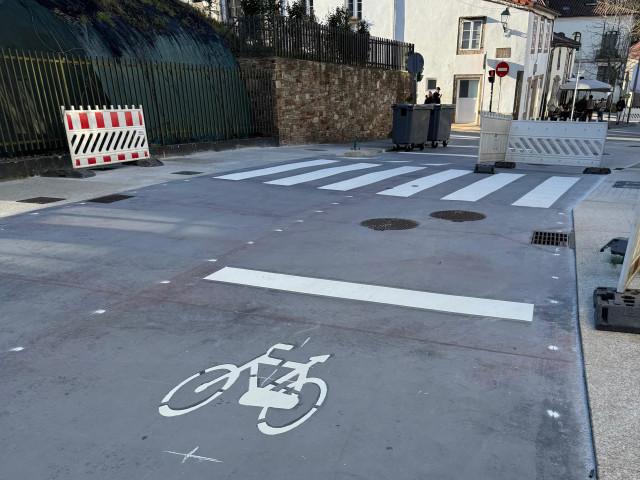 Obras en la rúa do Pombal, en Santiago de Compostela.