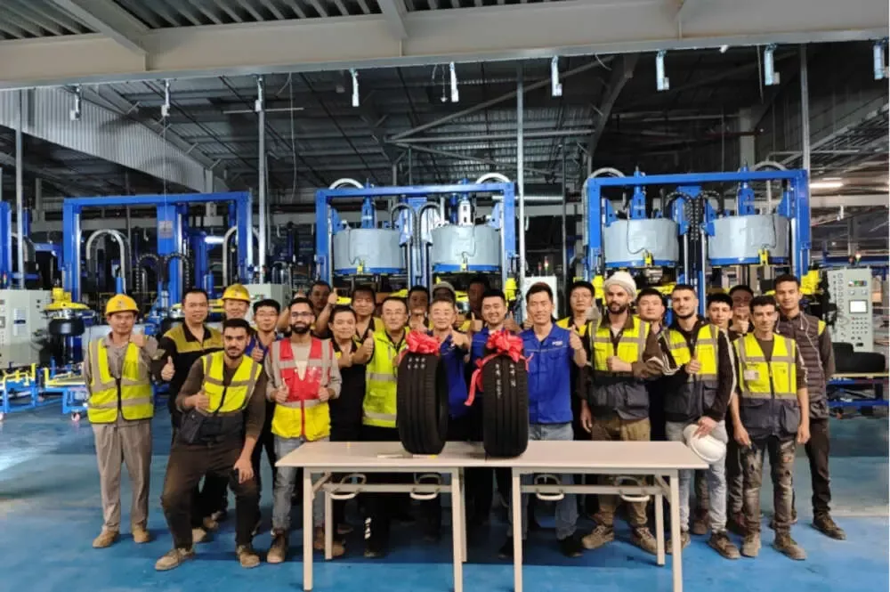 Foto promocional de Sentury al abrir su planta en Marruecos en 202