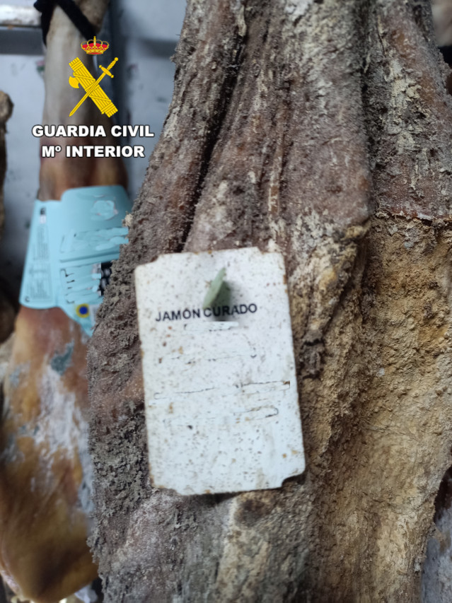 Localizado en la zona de Santiago un almacén clandestino de productos cárnicos y alimentos, con condiciones higiénico-sanitarias muy deficientes. Su dueño está investigado por un presunto delito contra la salud pública.