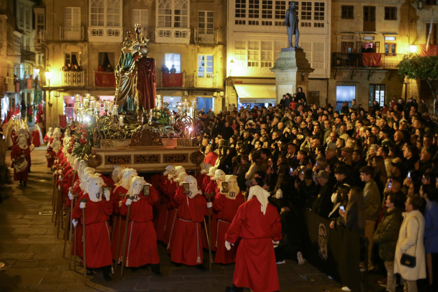 Archivo - El paso de El Prendimiento durante la procesión de ‘El Prendimiento’, en el Jueves Santo de Viveiro, a 6 de abril de 2023, en Viveiro, Lugo, Galicia (España). La Hermandad del Prendimiento es una de las ocho cofradías que existen en la Semana Sa