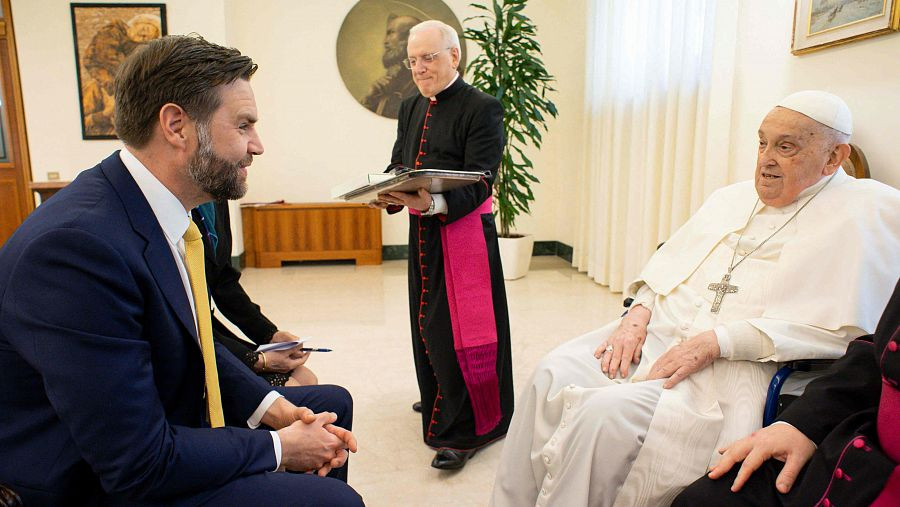 El Papa Francisco el domingo durante su reuniu00f3n con el vicepresidente de Estados Unidos
