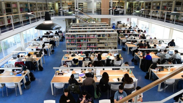 Biblioteca universitaria.