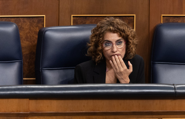 La vicepresidenta primera y ministra de Hacienda, María Jesús Montero, en una sesión de control.