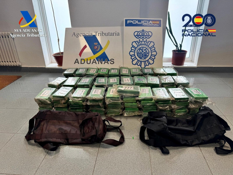 Localizan 150 kilos de cocaína pegados al casco de un mercante portacontenedores en Vigo