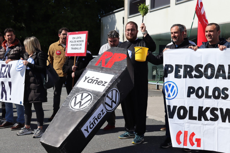 Huelga en concesionarios del Grupo Yañez, donde empleados y clientes de Volkswagen están 