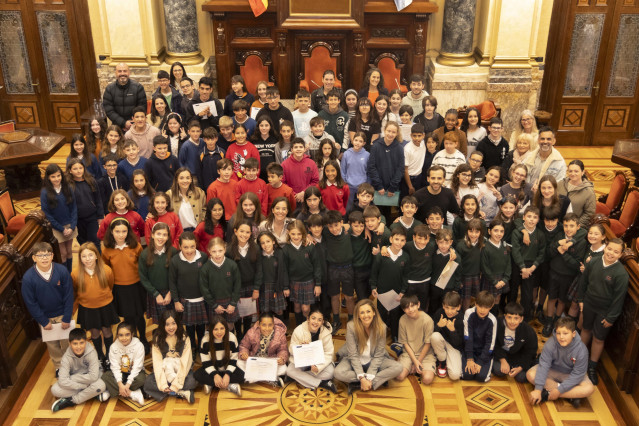 La alcaldesa de A Coruña, Inés Rey, entrega las licencias del proyecto 'Semente'