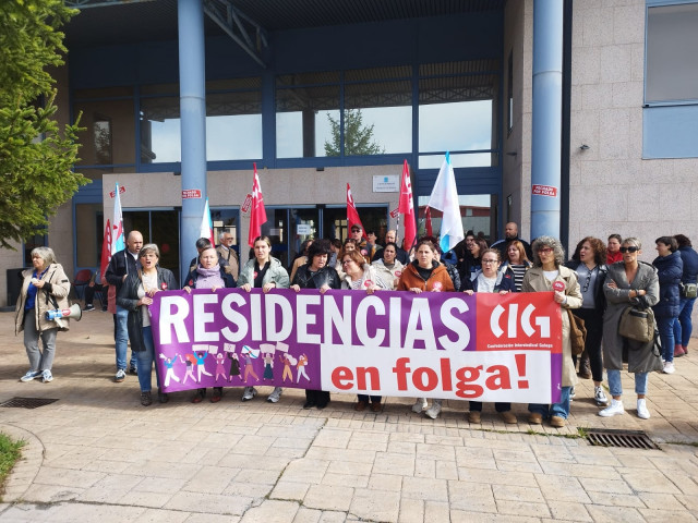 Trabajadoras de residencias privadas manifestándose en Galicia