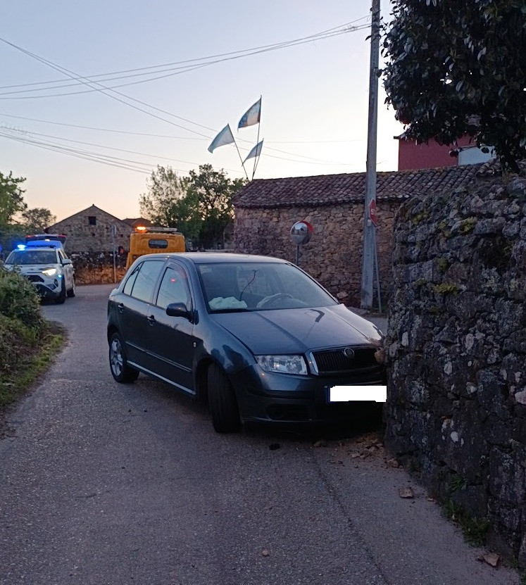Empotra su coche contra un muro en Tomiño y descubren que superaba por 6 la tasa de alcohol permitida