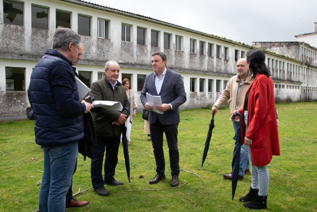 El presidente de la Diputación de A Coruña, Valentín González Formoso, visita As Pontes con motivo de la nueva residencia