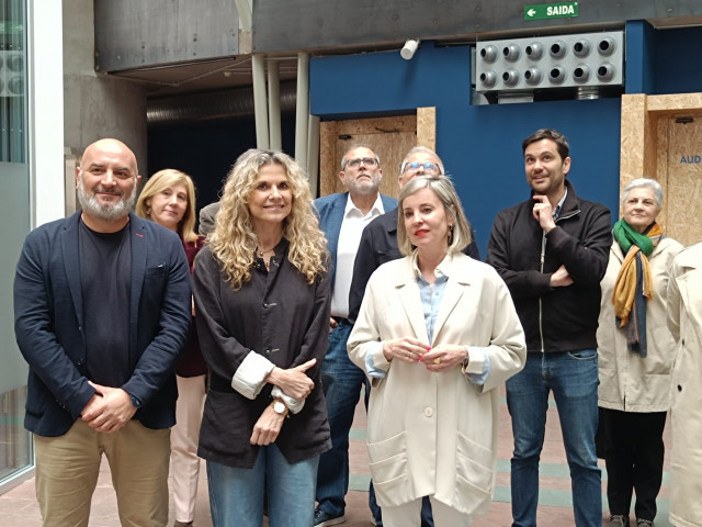 La secretaria del Estado de Economía Social, Amparo Merino con la portavoz parlamentaria del Grupo Sumar, Verónica Barbero junto con el Secretario Xeral del Movimiento Sumar Galicia, Paulo Carlos López