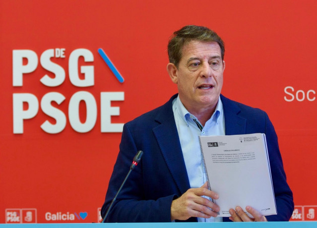 El secretario xeral del PSdeG, José Ramón Gómez Besteiro, en rueda de prensa
