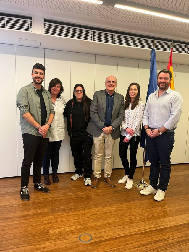 Representantes de la Federación Estatal LGTBI+ y ALAS A Coruña se han reunido en Madrid con miembros de la Fiscalía