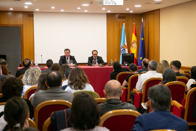 El presidente de la Diputación de A Coruña, Valentín González Formoso, durante la inauguración en el Pazo de Mariñan de las jornadas 'Daños al medio ambiente. Prevención, reparación, consecuencias jurídico-administrativas y penitenciarias'