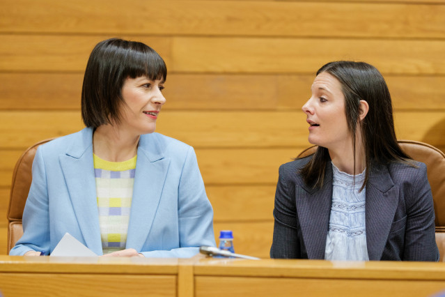 La portavoz nacional del BNG, Ana Pontón (i), y la diputada del BNG, Olalla Rodil (d), durante el debate sobre el Estado de la Autonomía, a 23 de abril de 2025, en Santiago de Compostela, A Coruña, Galicia.