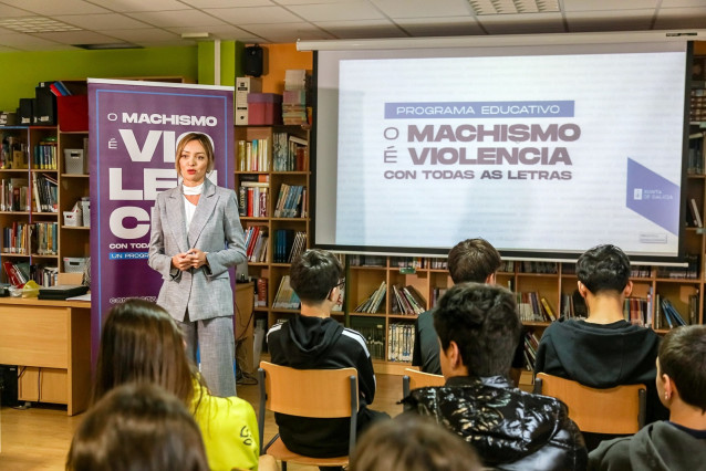 La conselleira de Política Social e Igualdade, Fabiola García,  visita el CPI Plurilingüe de Vedra