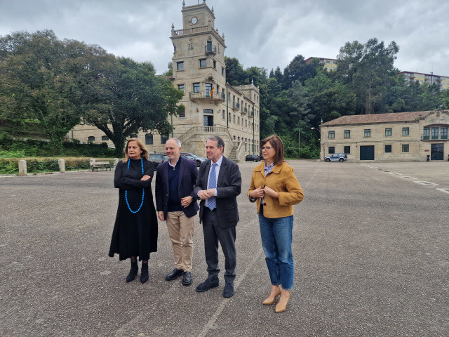 Imagen de Carmela Silva, Regades, Caballero y María José Caride este viernes en la ETEA.
