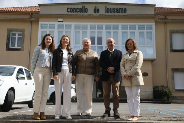 La conselleira Ángeles Vázquez visita Lousame.