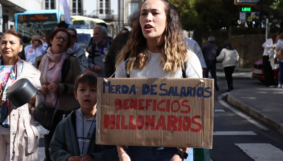 Una manifestante el sábado en la protesta de las trabajadoras de residencias en una foto de CIG