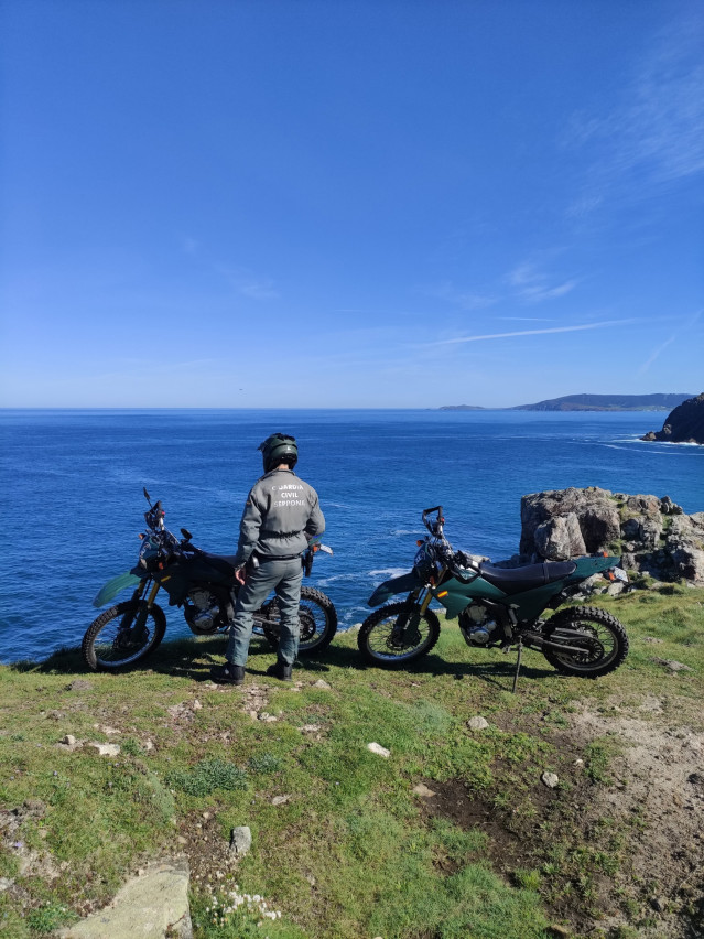 Efectivos de la Guardia Civil buscan a un vecino de Frades desaparecido en la zona del faro de Fisterra