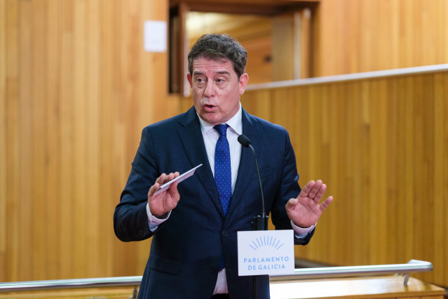 El secretario xeral del PSdeG, José Ramón Gómez Besteiro, ofrece una rueda de prensa tras el debate sobre el Estado de la Autonomía.