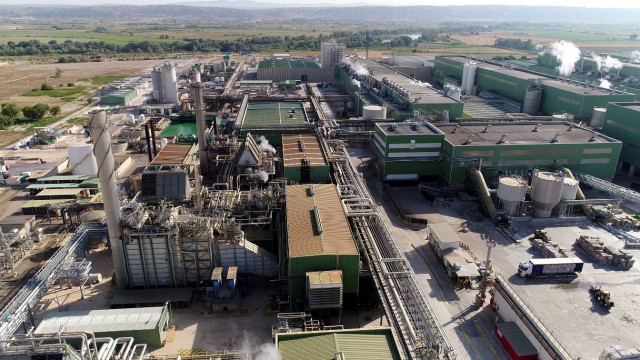 Archivo - Una fábrica papelera