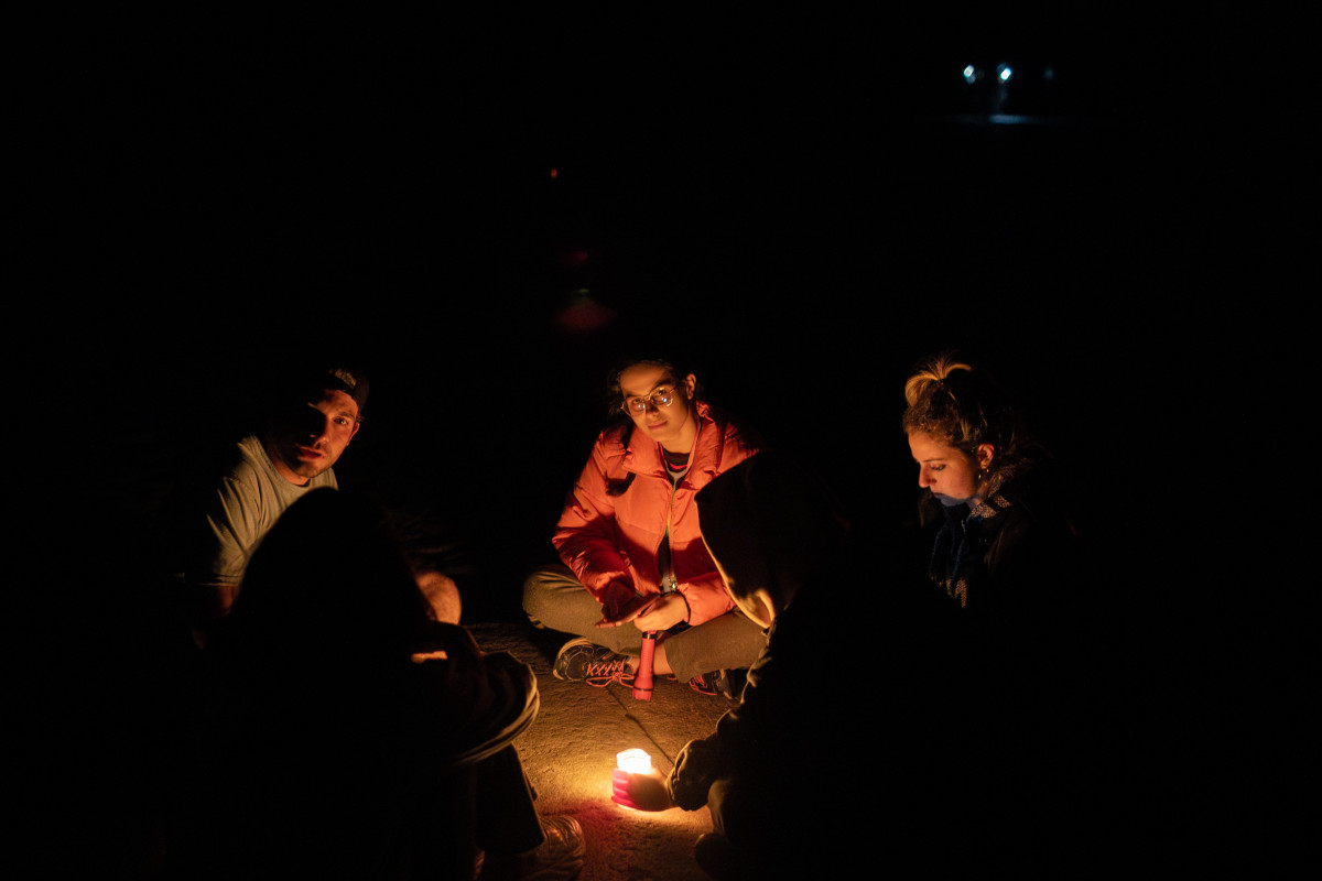 La Plaza del Obradoiro durante el apagón en Santiago de Compostela, a 28 de abril de 2025, en Santiago de Compostela, Galicia (España). Un apagón eléctrico ha asolado España, Portugal y parte de 