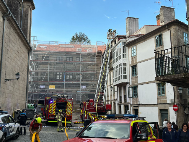 Incendio en la Praza Salvador Parga, en Santiago