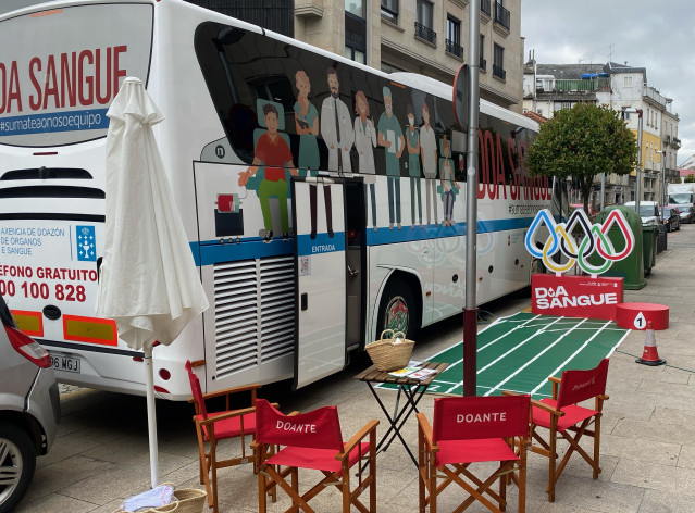 Archivo - Unidad móvil de ADOS en una campaña de donación