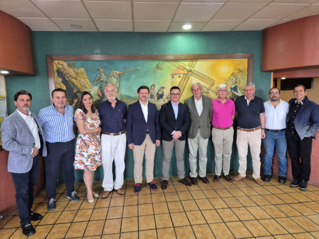 El conselleiro de Emprego, Comercio e Emigración, José González, visita México