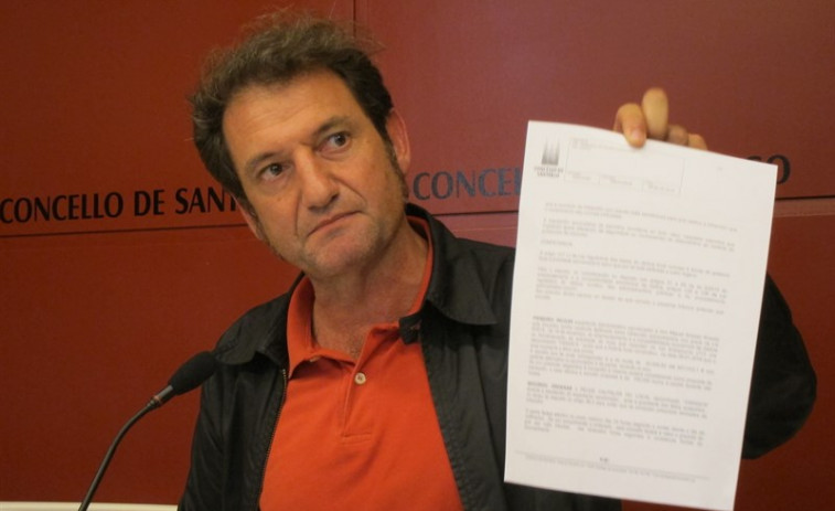 O Concello de Santiago ratifica a Duarte pero retíralle competencias