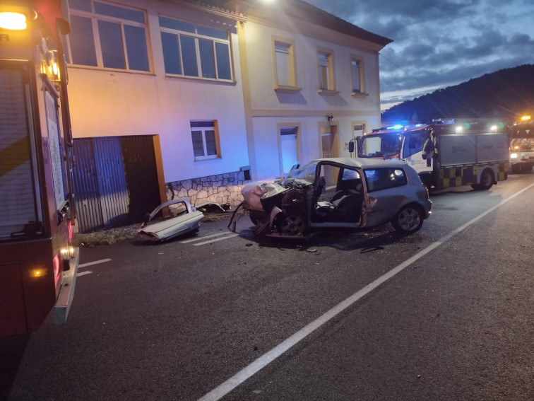 Fallece un condutor al impactar contra una casa con su vehículo en Outes