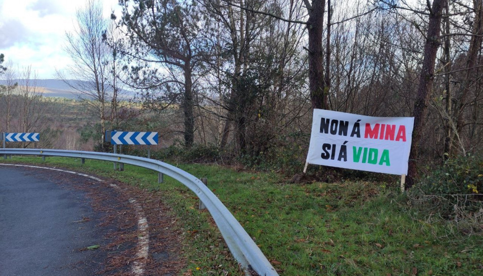 Archivo - Cartel de la plataforma SOS Suído Seixo.