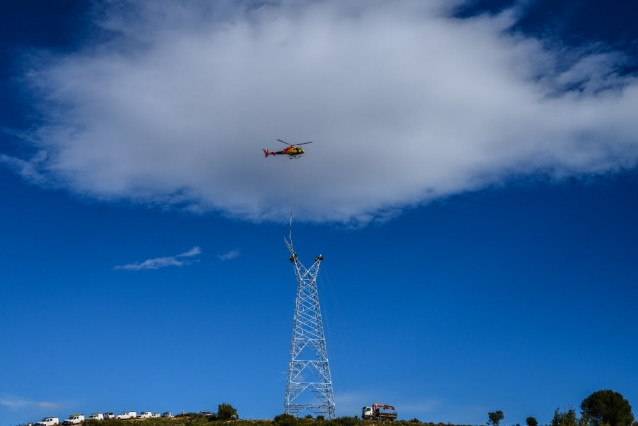 Archivo - Imagen de los trabajos de Red Eléctrica