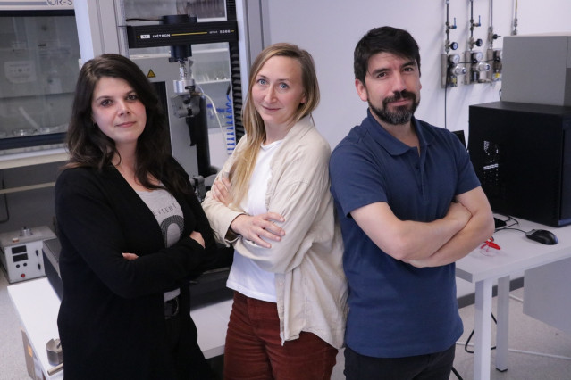 Los investigadores Belén Montero, Anja Schmidt y Danny Moncada