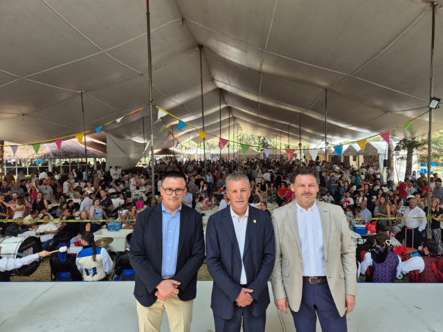 El conselleiro de Emprego, Comercio e Emigración, José González, durante su visita a México, participa en la Jira Campestre organizada por el Centro Gallego de México.