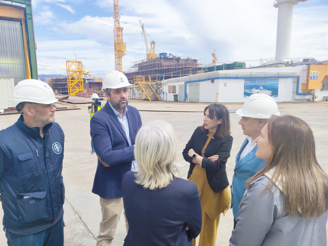 La conselleira de Economía e Industria, María Jesús Lorenzana, visita los astilleros de Armón en Vigo, a 2 de mayo de 2025.