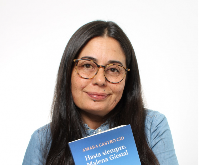 Amara Castro firma ejemplares de 'Hasta Siempre, Malena Giestal' en El Corte Inglés de Santiago de Compostela