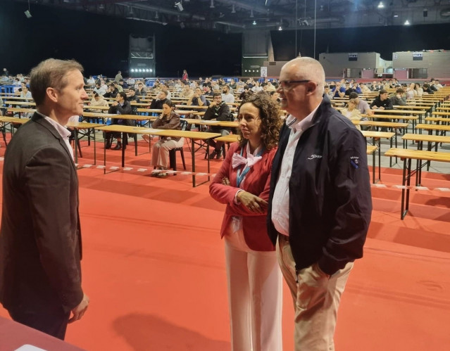 El director xeral de Emerxencias e Interior, Santiago Villanueva, visitando el recinto ferial de Silleda.