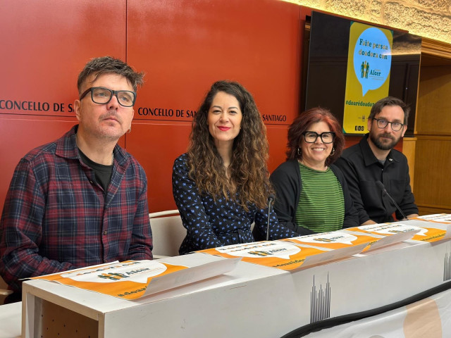 La concejala de Derechos y Servicios Sociales de Santiago, María Rozas, en rueda de prensa, a 2 de mayo.