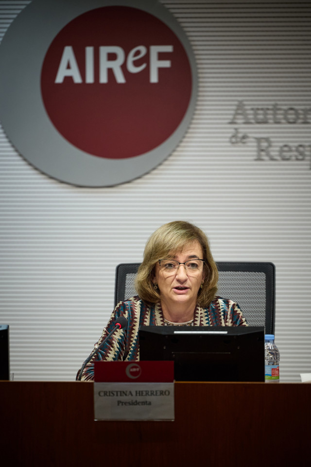Archivo - La presidenta de la Autoridad Independiente de Responsabilidad Fiscal (AIReF), Cristina Herrero, durante la presentación del Informe sobre los Proyectos y Líneas Fundamentales de los Presupuestos para 2024, en la sede de la AIReF, a 26 de octubr