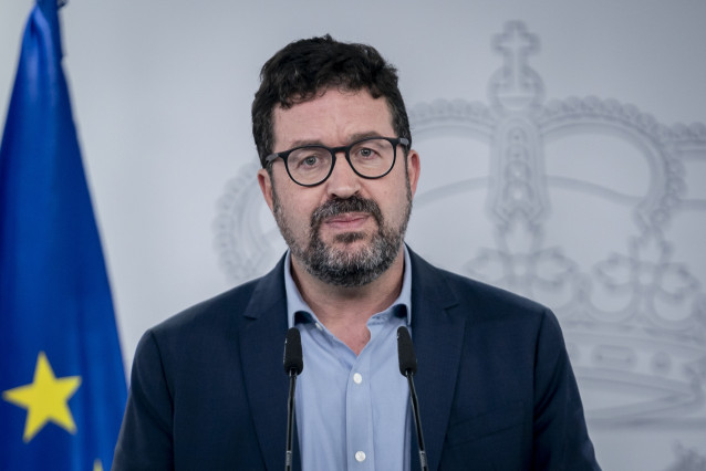 Archivo - El secretario de Estado de Trabajo, Joaquín Pérez Rey, ofrece una rueda de prensa posterior al Comité de crisis para el seguimiento de los efectos de la DANA, en el Complejo de la Moncloa, a 15 de noviembre de 2024, en Madrid (España). Joaquín P