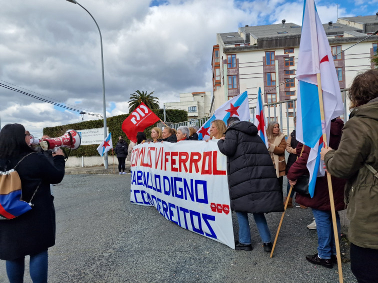 Una caravana de Ferrol a Narón para protestar por las condiciones precarias en las residencias DomusVi