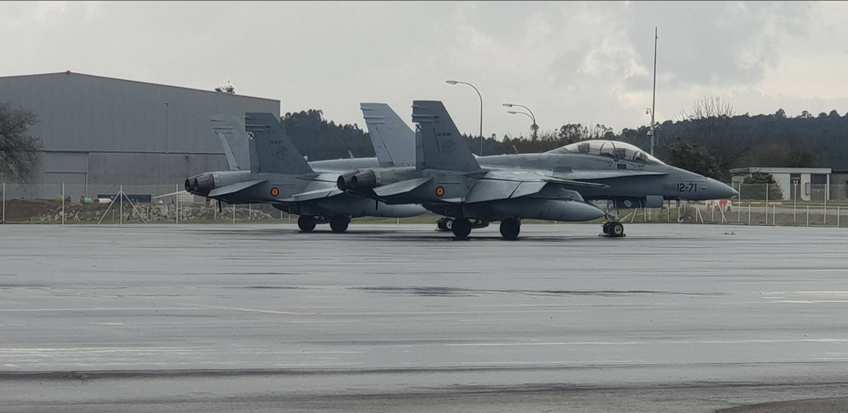 Cazas F 18 en Lavacolla en una imagen de José Antonio Varela publicada el 10 de febrero en Facebook