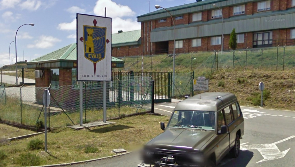 La base EVA 10 del Eju00e9rcito del Aire en O Iriote una de las cumbres de la Serra do Barbanza en una imagen de Google Street View