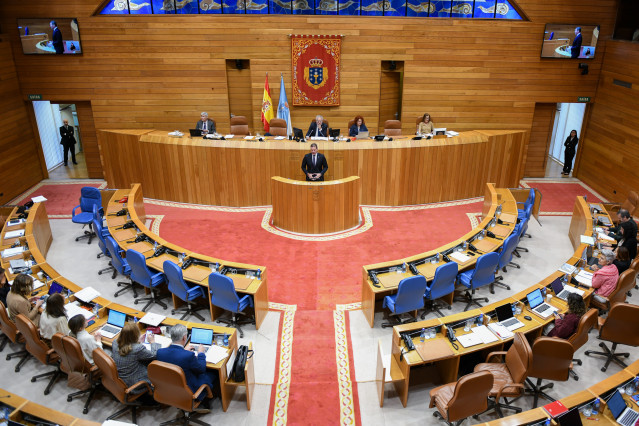 El conselleiro de Cultura, Lingua e Xuventude, José López Campos, en el Parlamento de Galicia