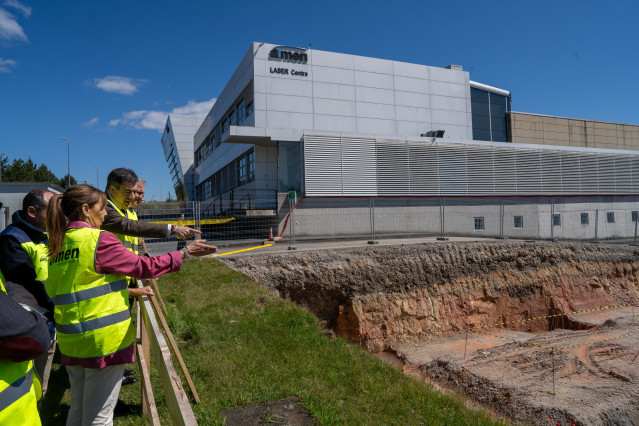 El conselleiro de Ciencia, Román Rodríguez visita las obras del nuevo centro de Aimen