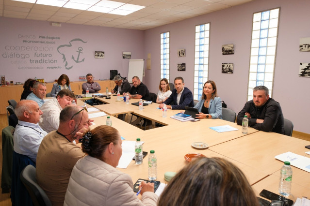Reunión del conselleiro do Mar, Alfonso Villares, con cofradías