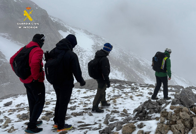 El GREIM rescata a tres jóvenes a más de 2.300 metros en Picos de Europa